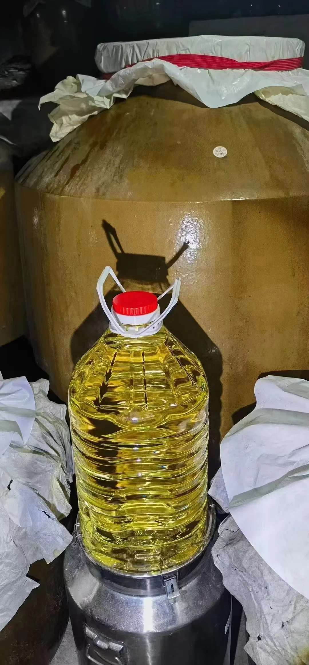 优质酱香白酒，纯粮酿造。口粮酒