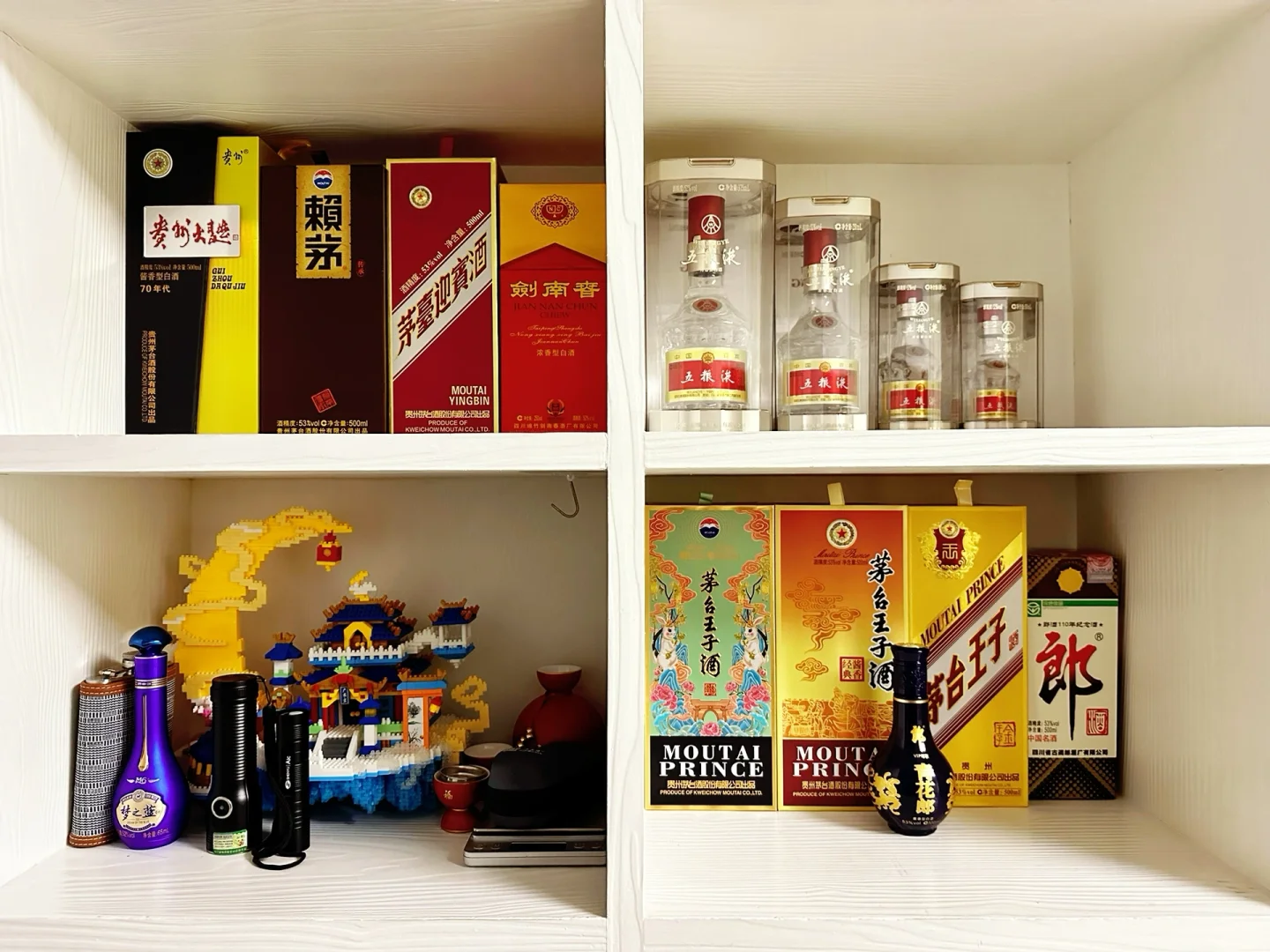 简单的白酒摆柜