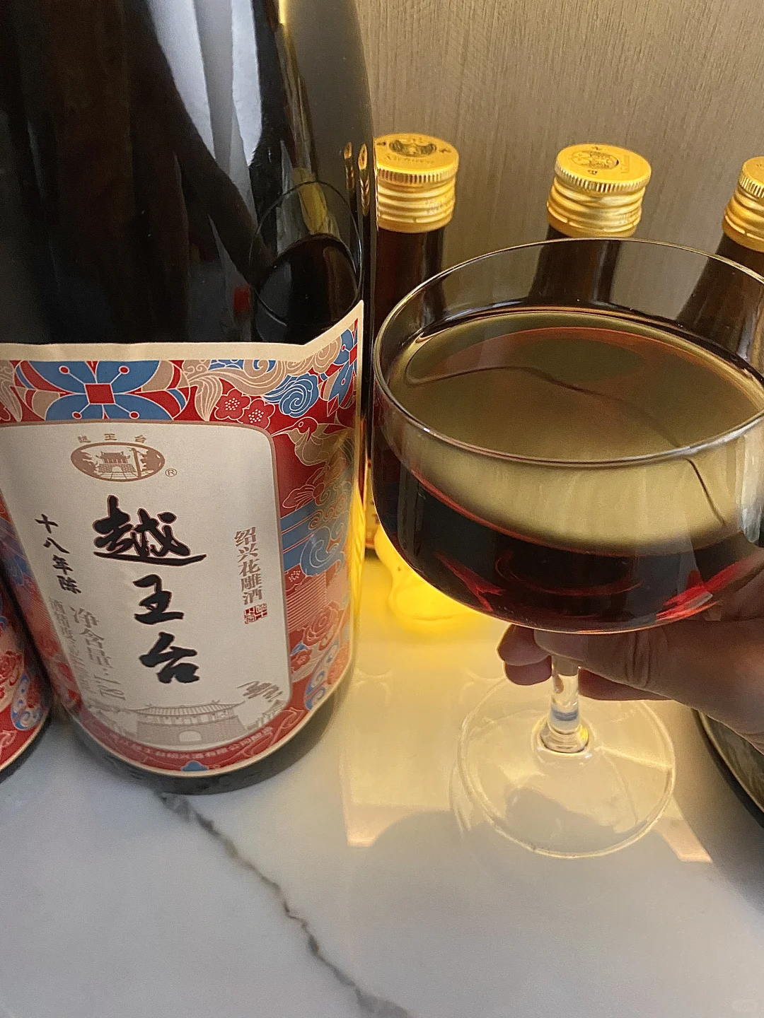 震撼醇香!这一杯经典永传?18年黄酒你赢了