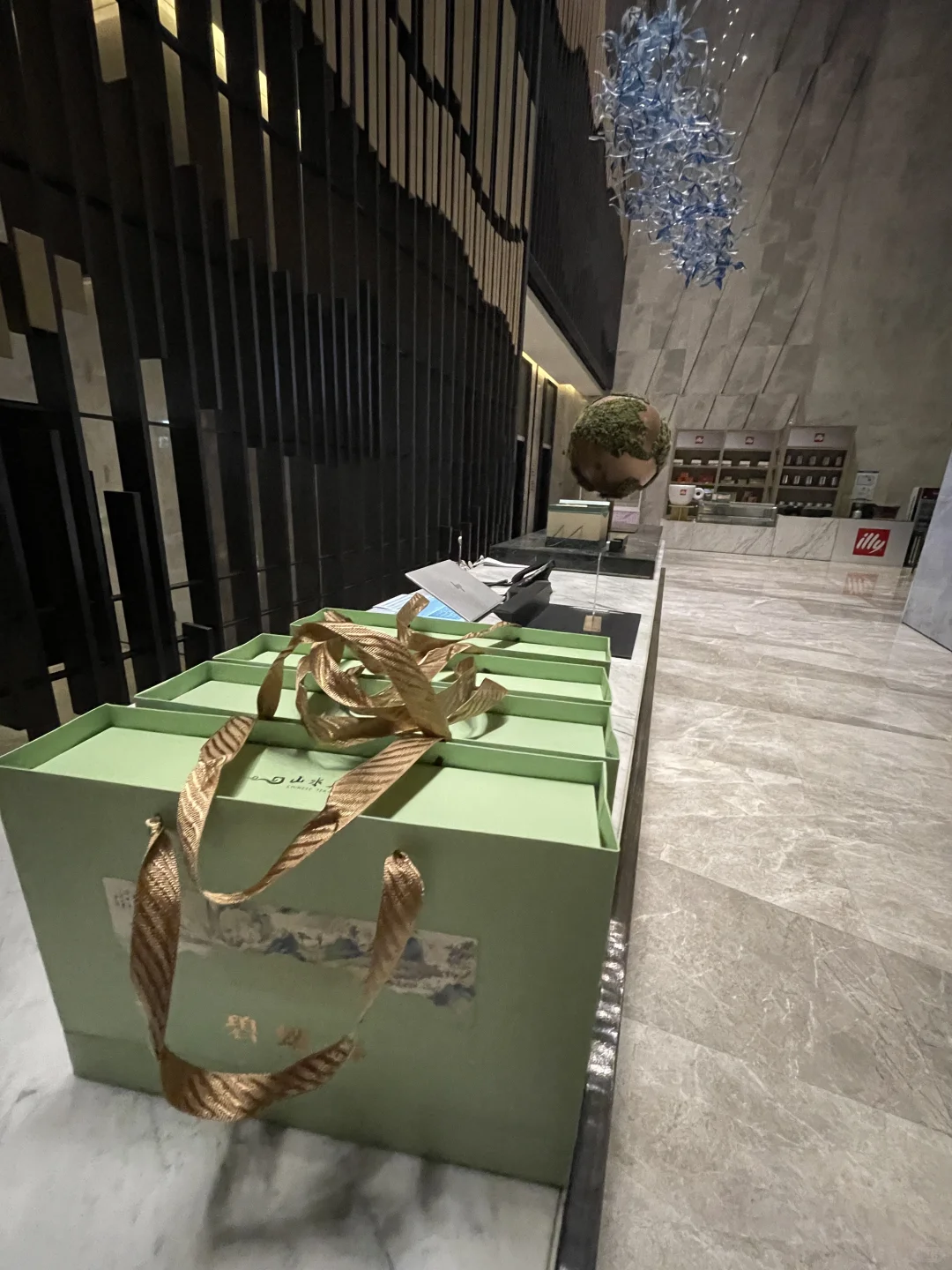 这茶叶不便宜，明前茶