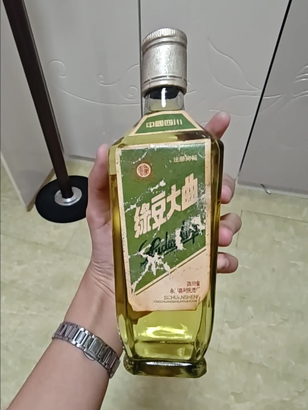 家里长辈留下的酒 求估价