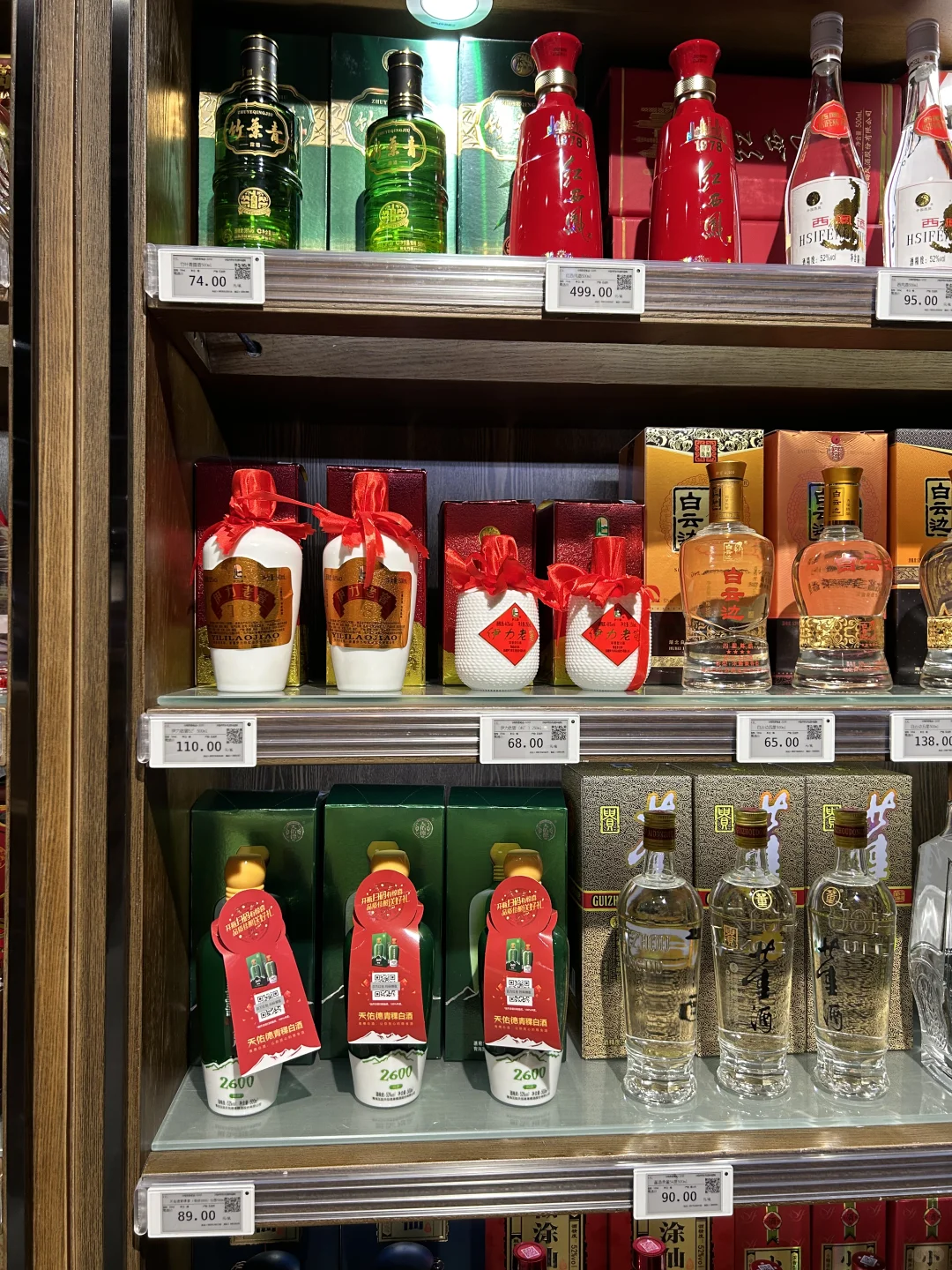 一颗豆带你们逛胖东来，今天看各种白酒～