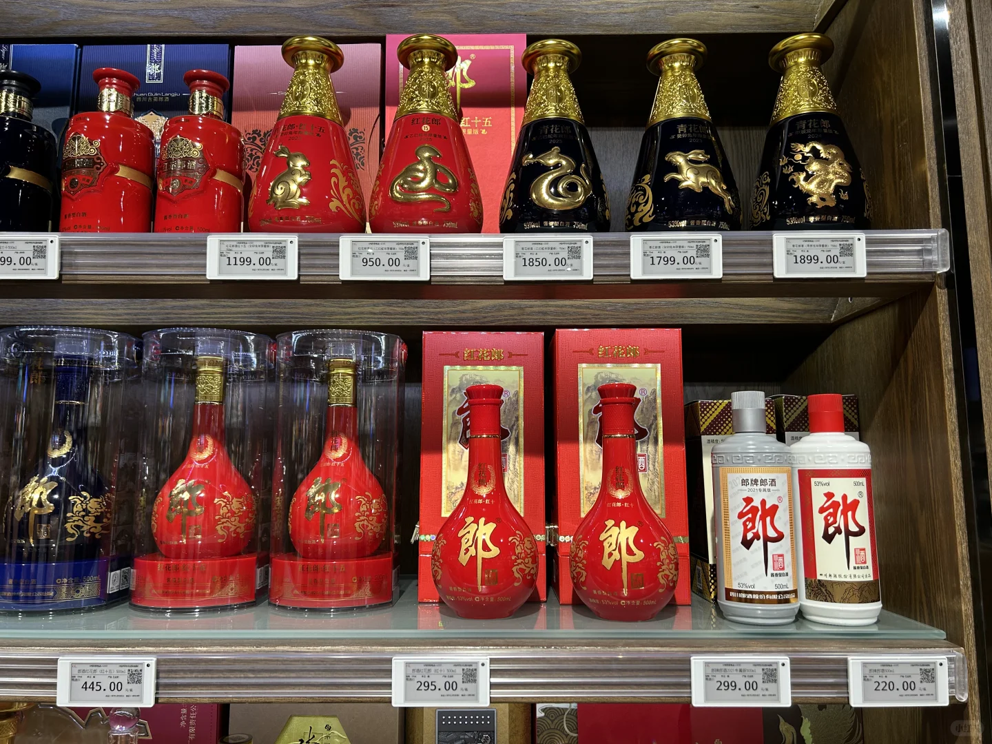 一颗豆带你们逛胖东来，今天看各种白酒～