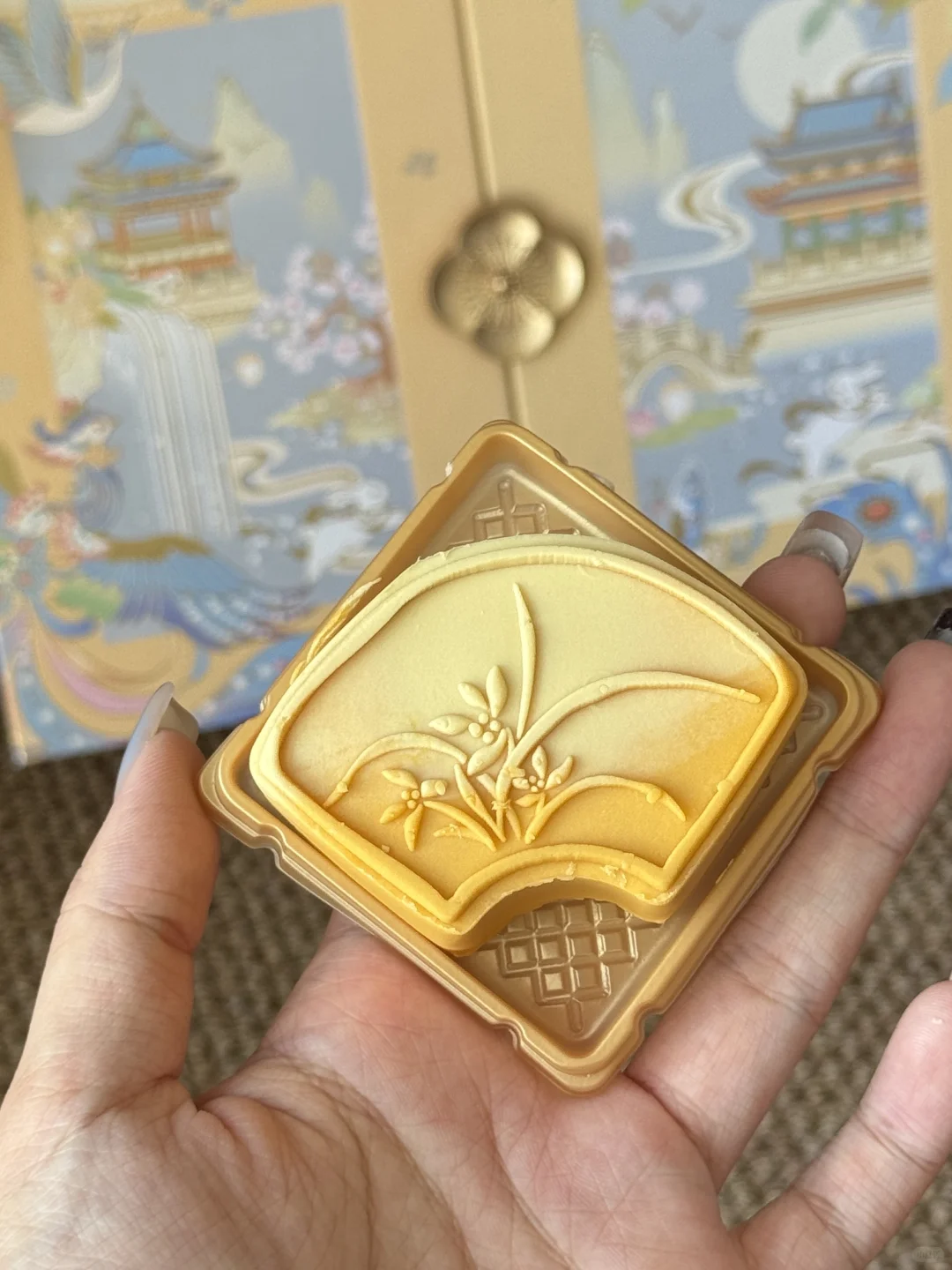 打开就不想送人的故宫月饼?