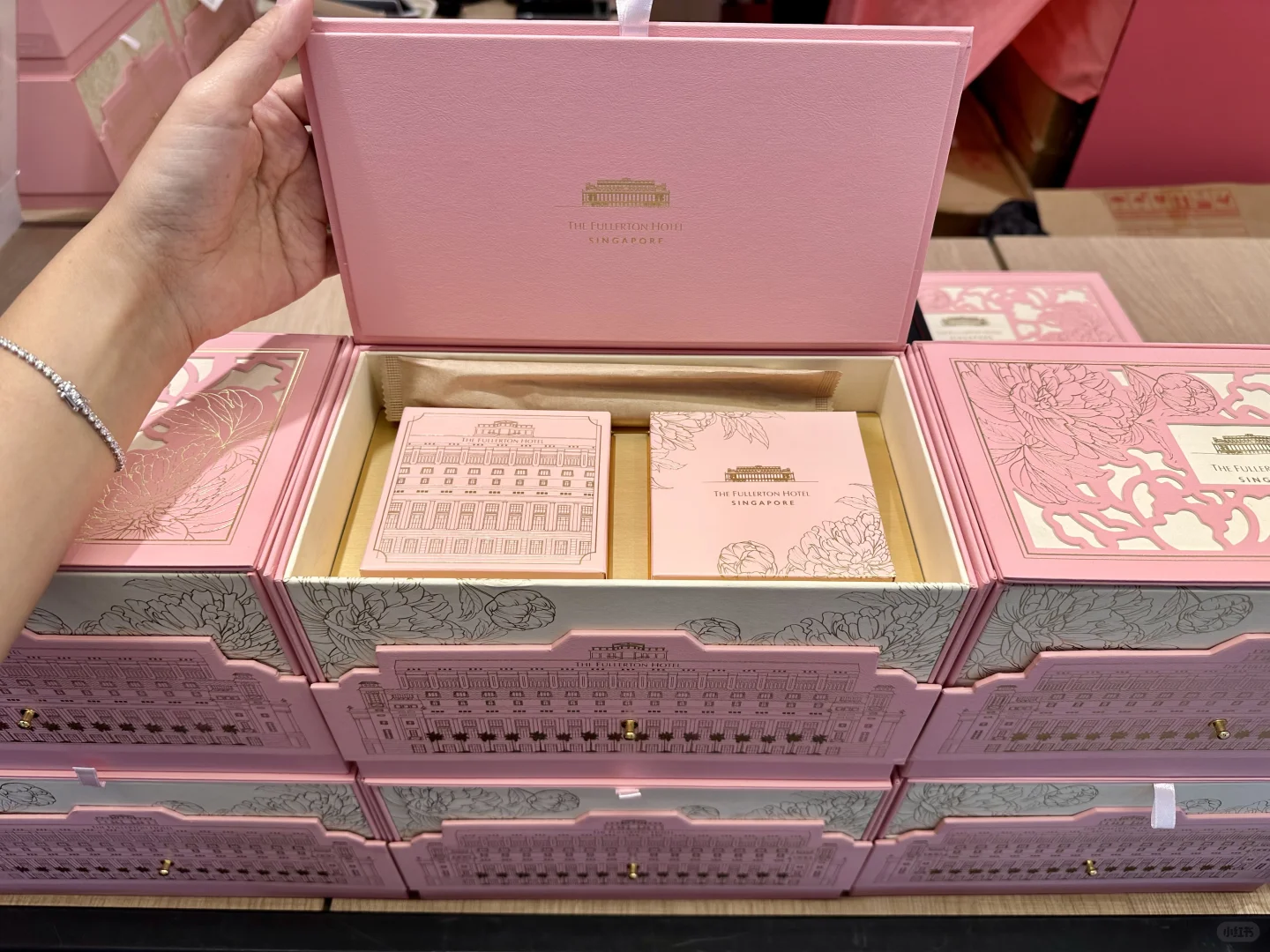 2025月饼展?让人爱不释手的“美丽废物”