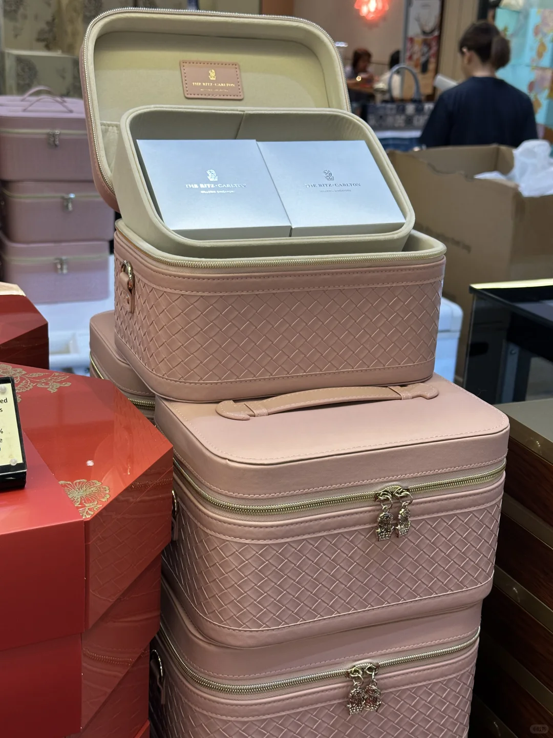 2025月饼展?让人爱不释手的“美丽废物”