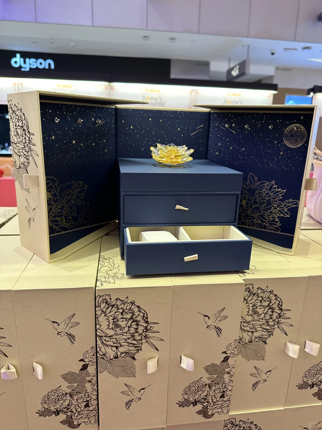 2025月饼展?让人爱不释手的“美丽废物”