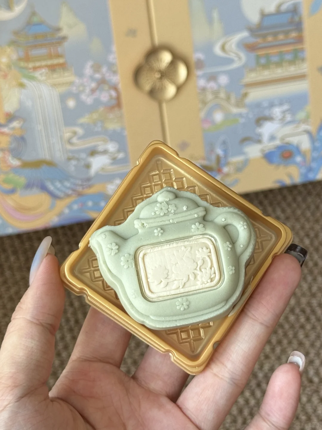打开就不想送人的故宫月饼?