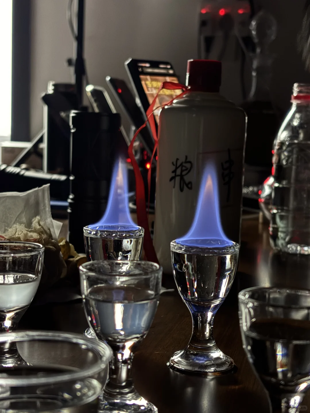 各位大佬猜猜哪杯是纯粮酒 哪杯是粮串?