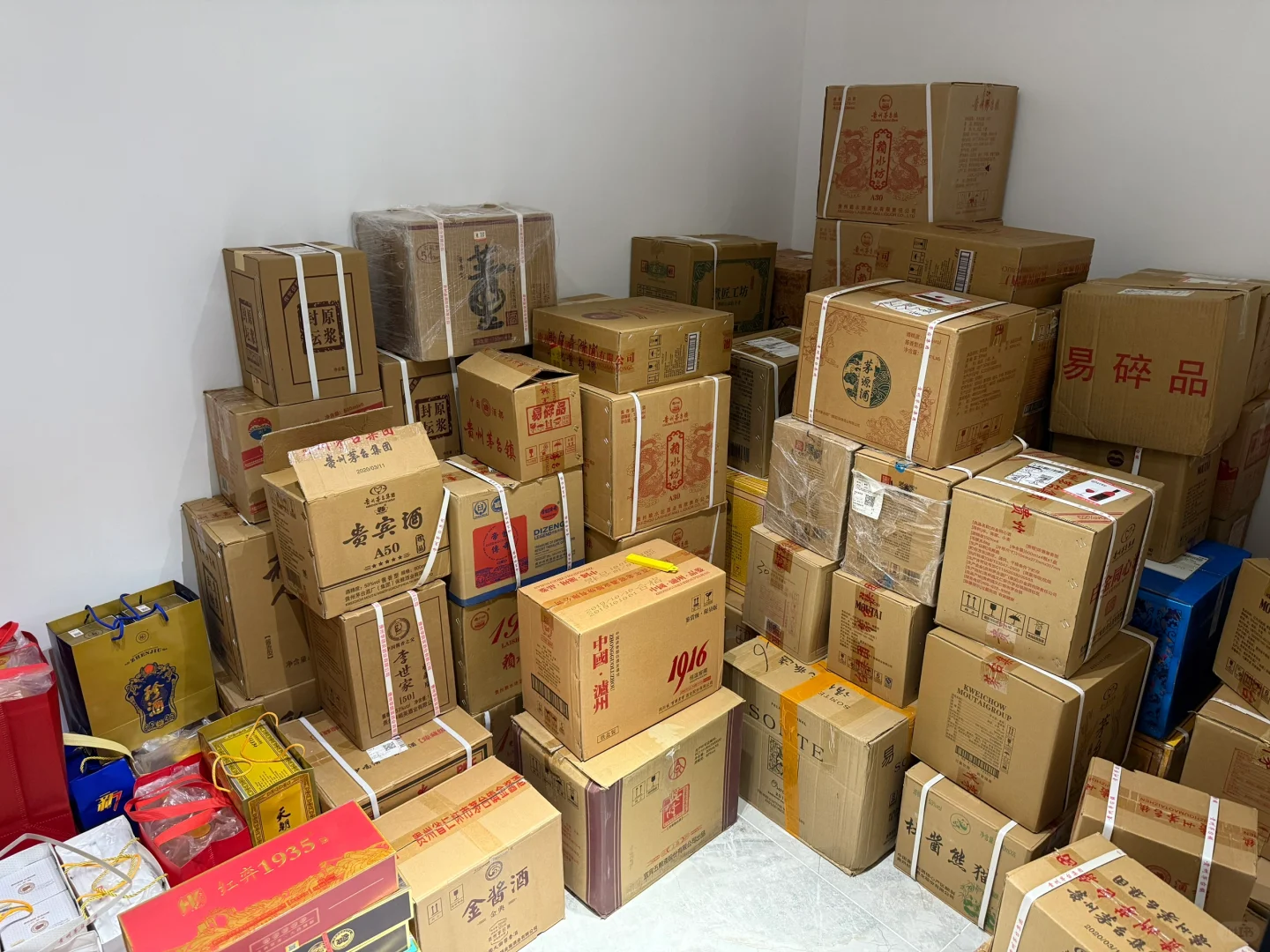 家里全是酒 具像化