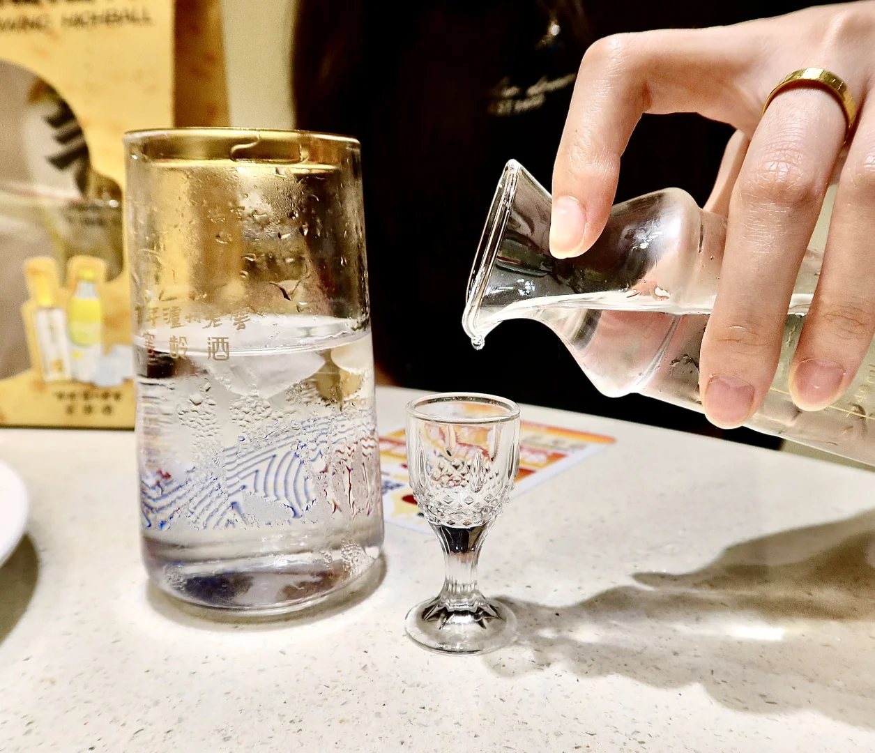 【冰鉴正宗|泸州老窖窖龄酒夏日冰饮哲学】