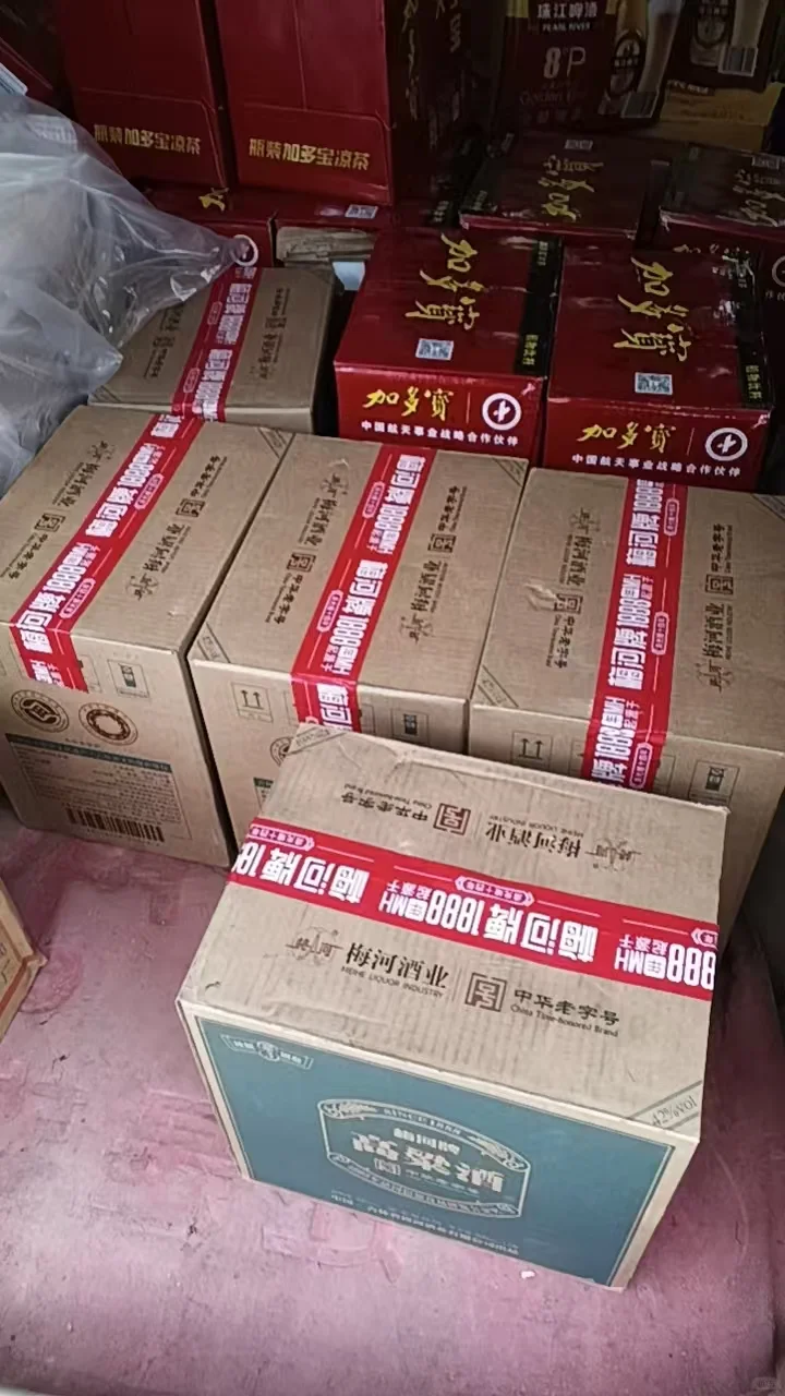 梅河酒的酿造工艺具有以下特点：- 原料