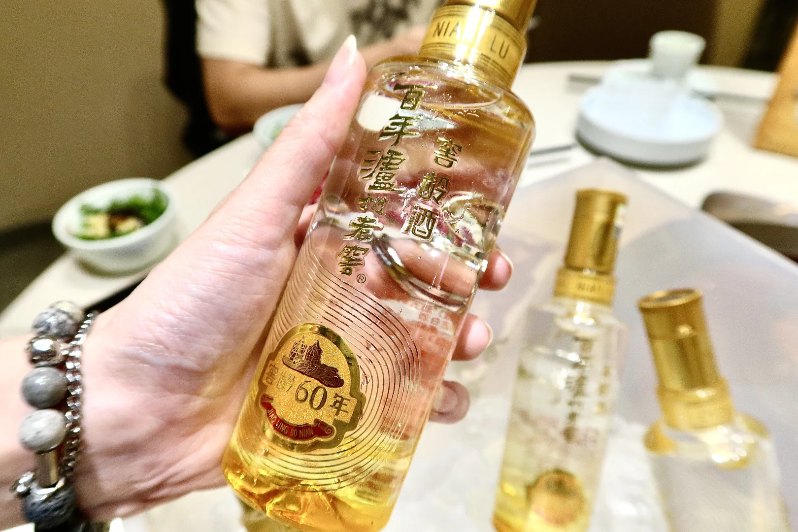 【冰鉴正宗|泸州老窖窖龄酒夏日冰饮哲学】