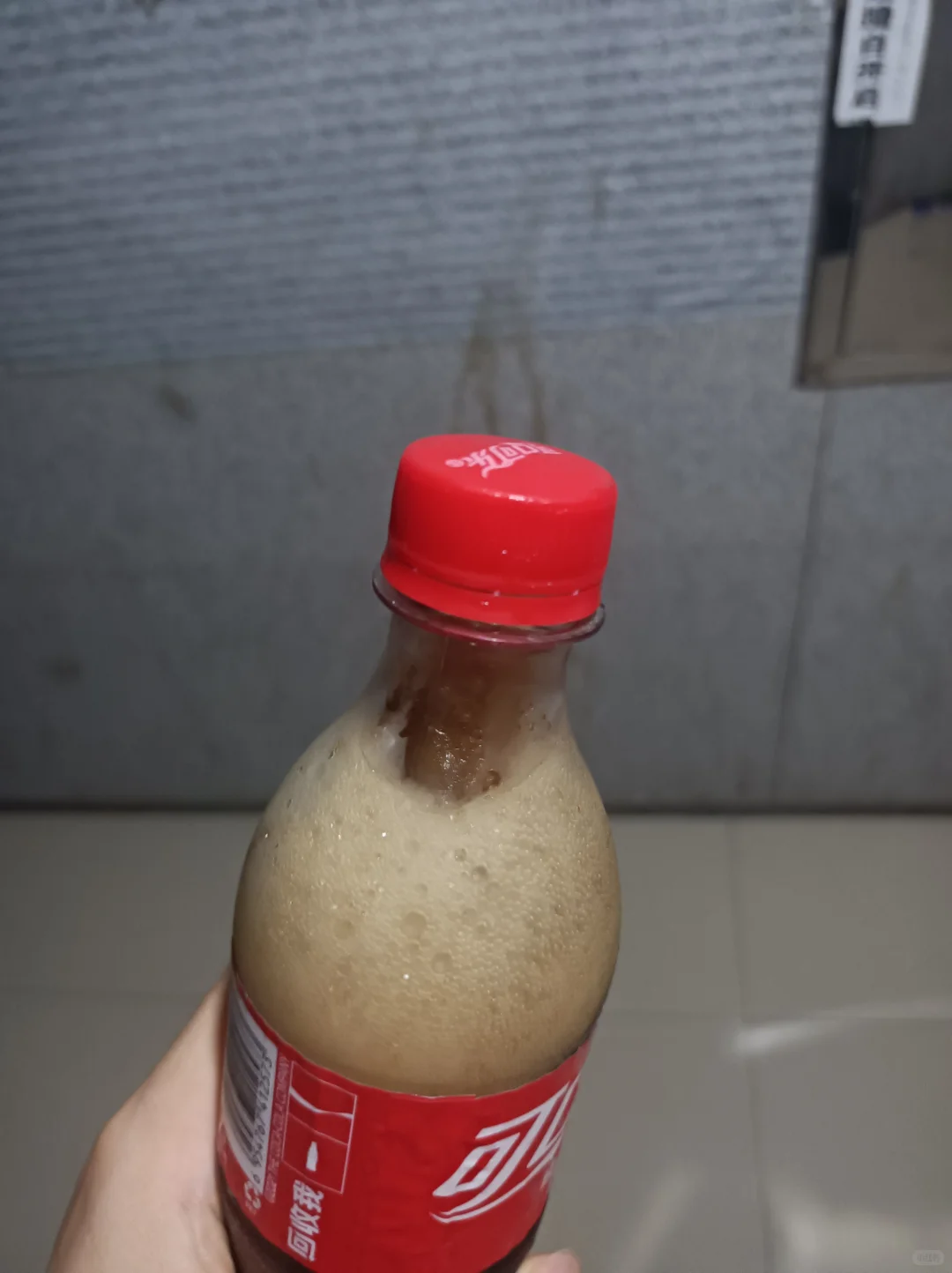 别人都是喝冰镇可乐，而我更喜欢冰冻可乐