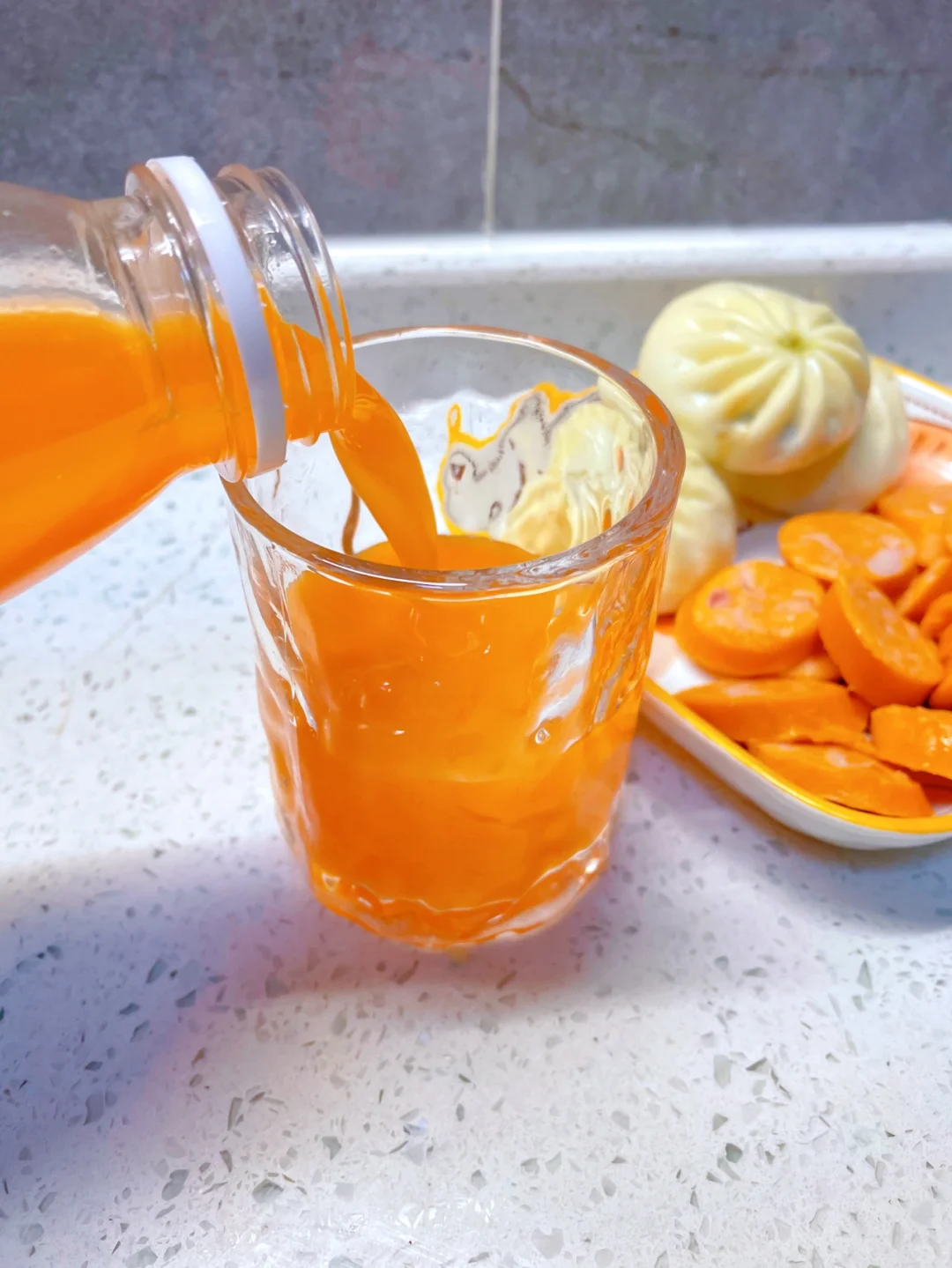 早餐好选择，喝一杯果蔬汁精神满满一整天