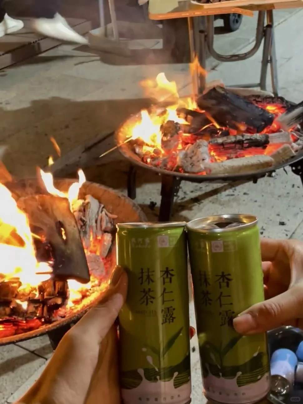 和三两好友一起营火喝抹茶杏仁露?