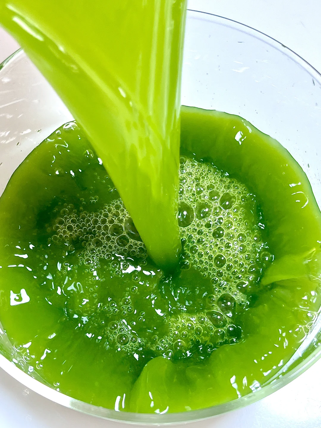 超模都在喝的绿色饮料！噗噗?水！！