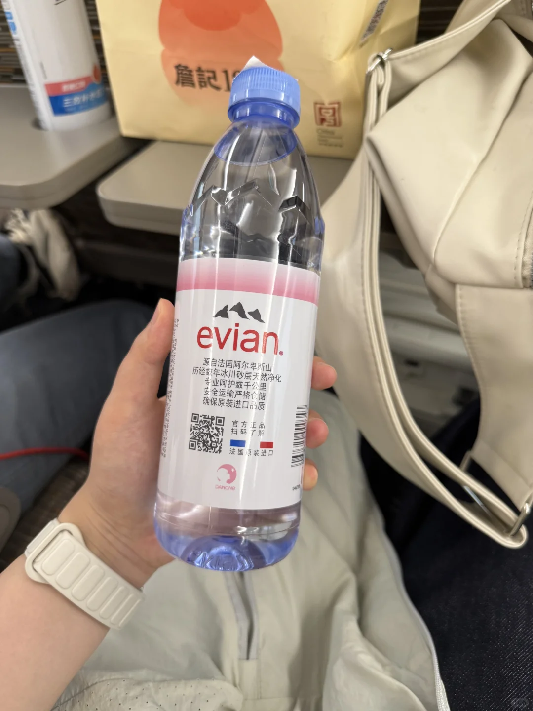 高铁矿泉水会惩罚每一个不问价格的人！