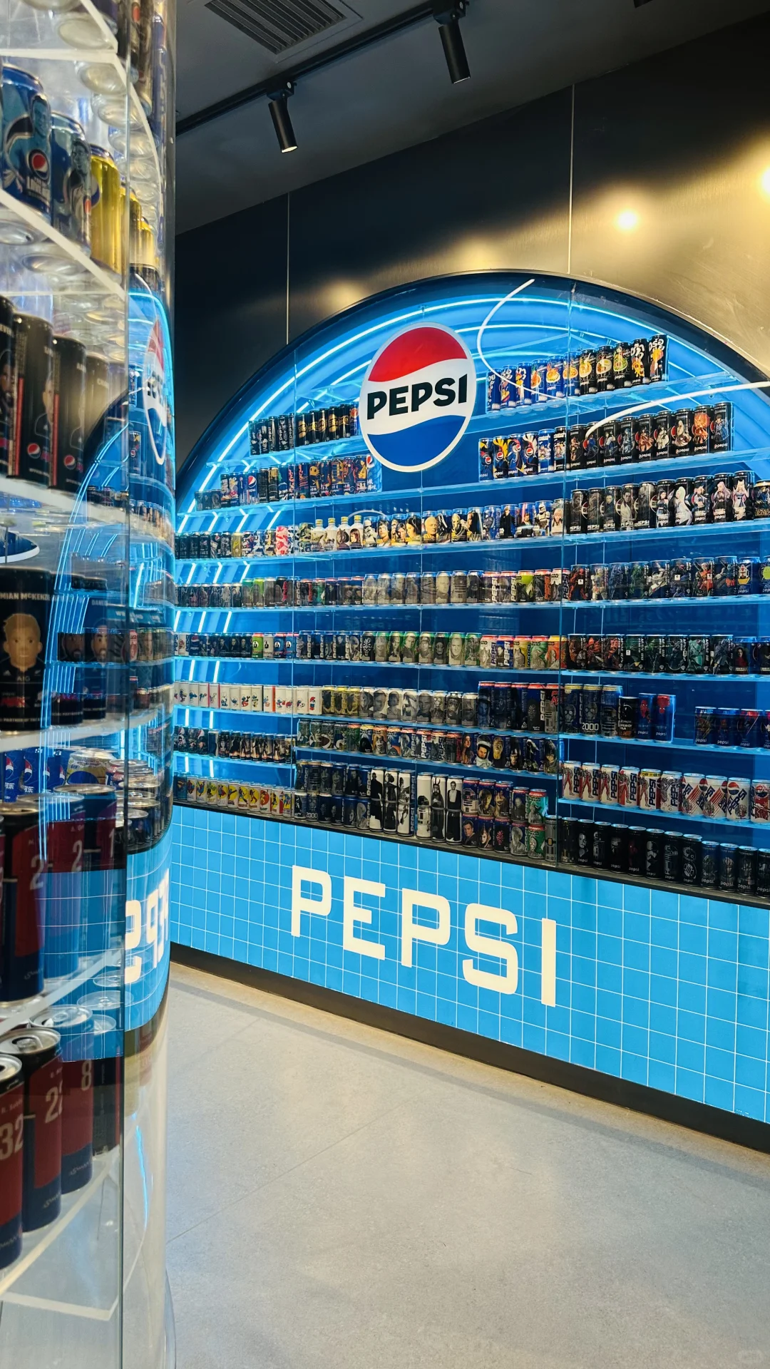 有两万多瓶可乐❗️❓