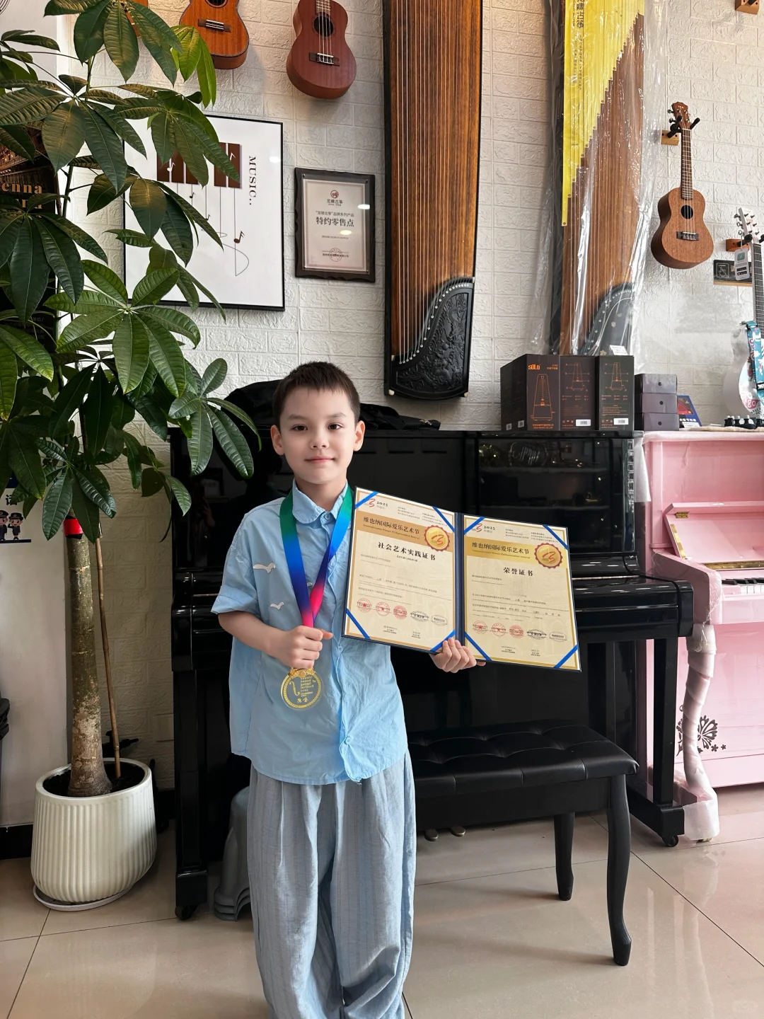 恭喜?可乐哥哥拿到第一个声乐金奖～～☀️☀️