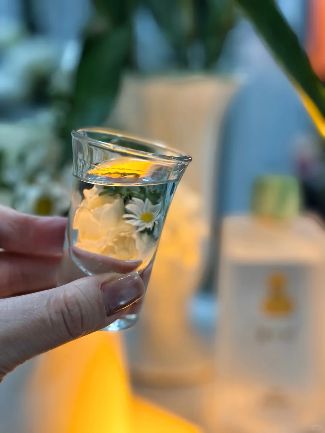 周四晚，此刻。