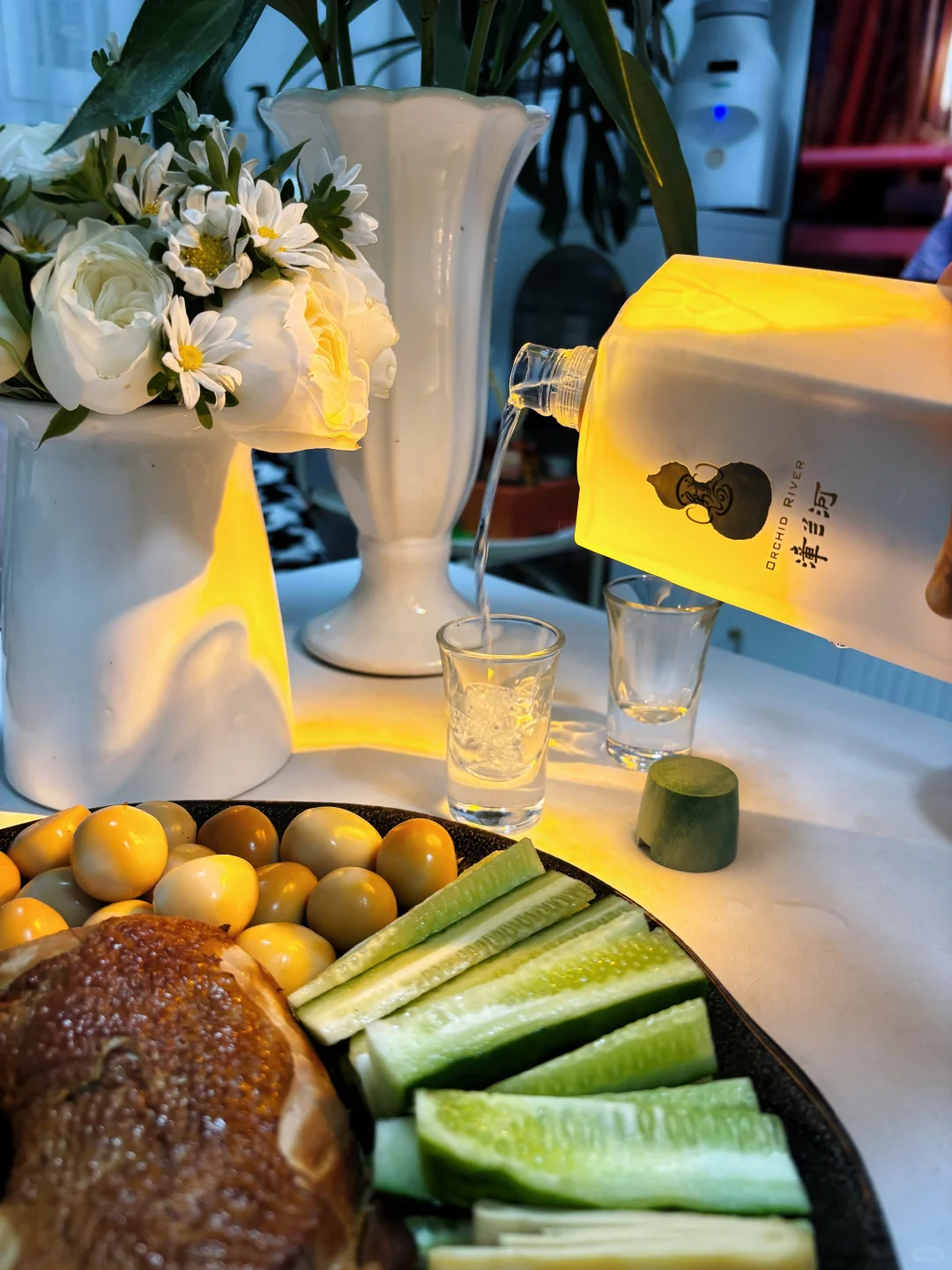 周四晚，此刻。