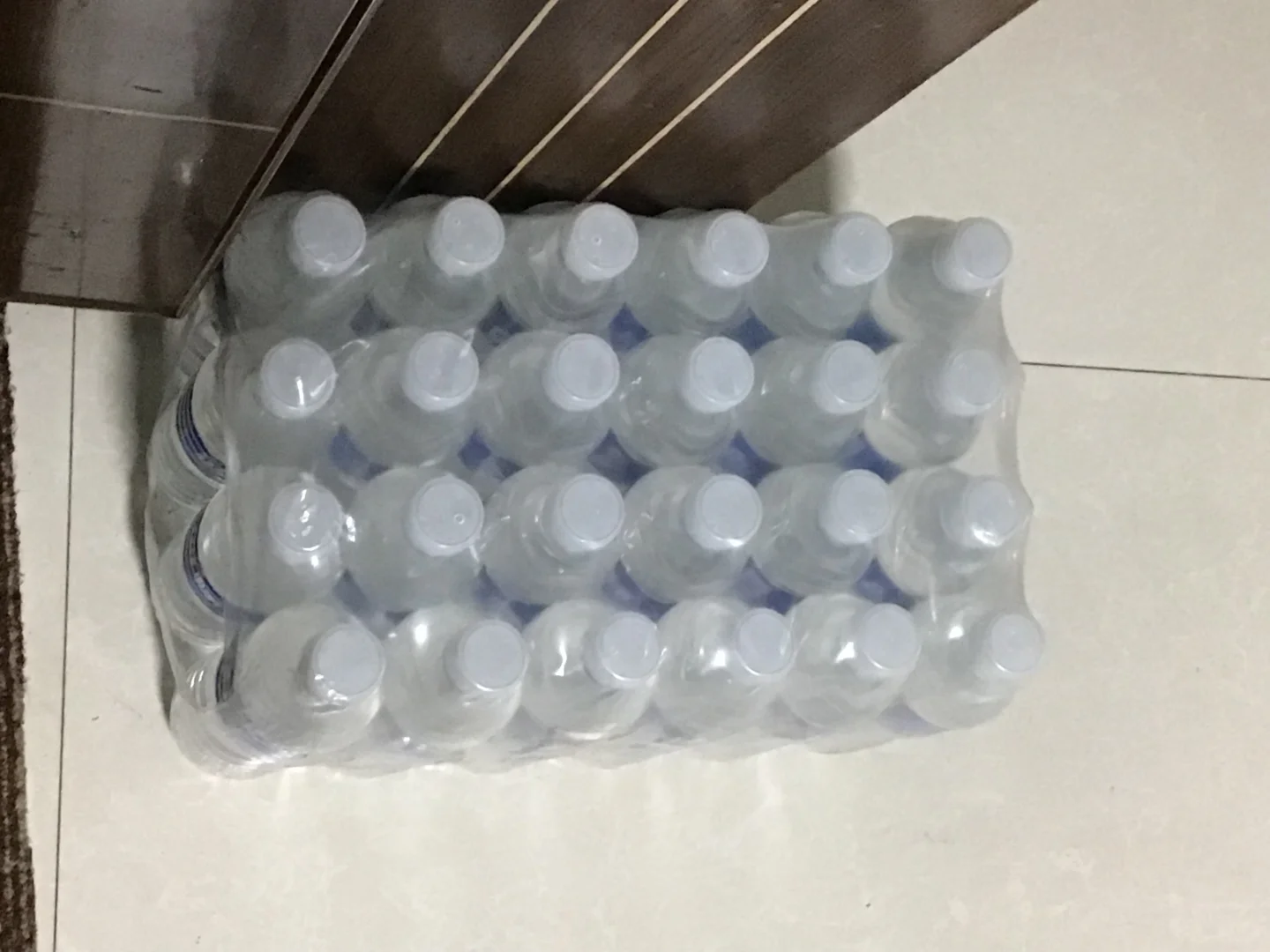 一杯奶茶的价钱比一箱水还贵