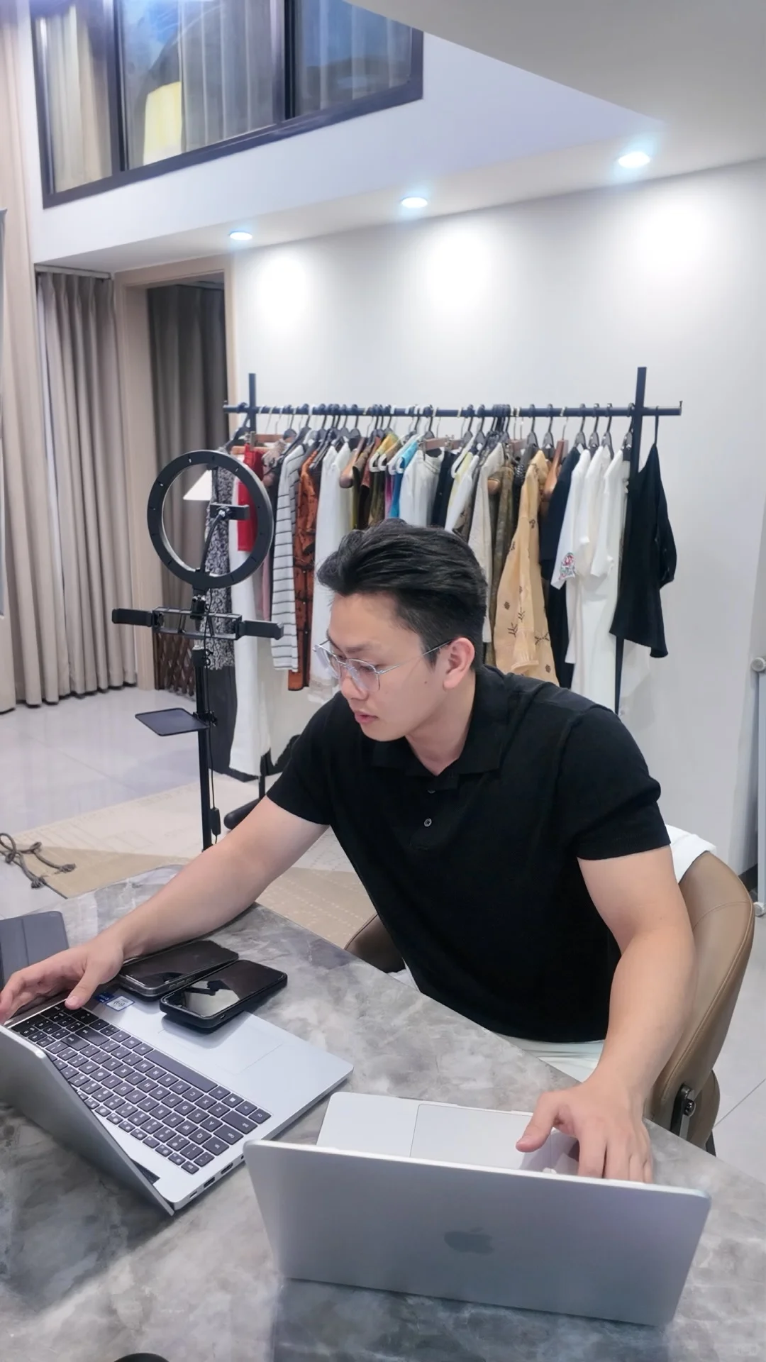 23岁在深圳做服装一年搞到人生第一个100W！