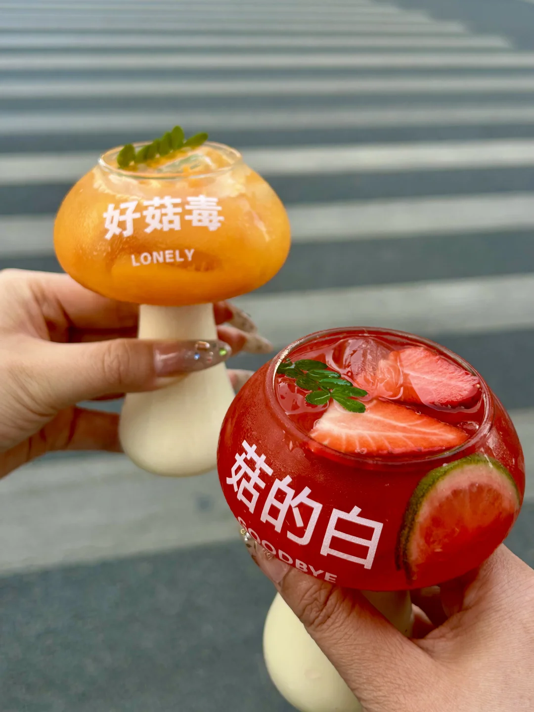 在大连喝到?了…红伞伞白杆杆…