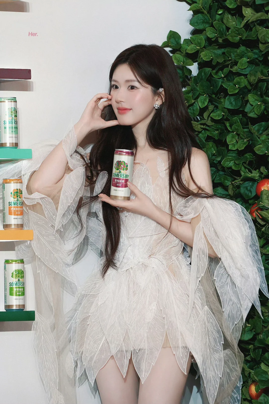 ?赵露思饮品合集来咯～小精灵妆造眼前一亮✨