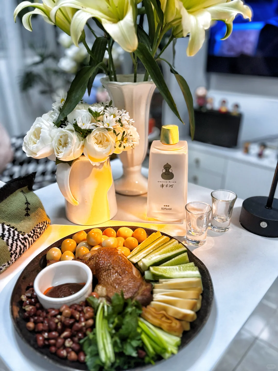 周四晚，此刻。