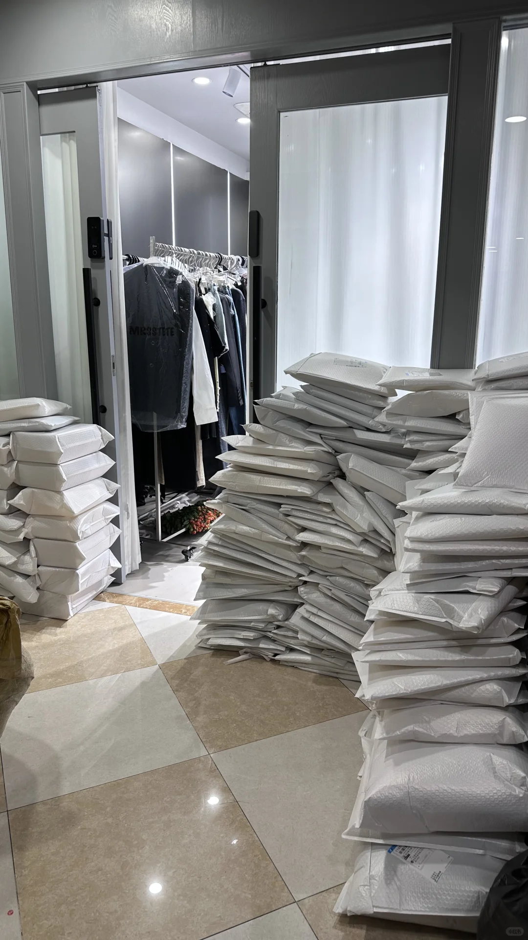 做女装直播的,你赚到钱了吗?撒谎胖20斤