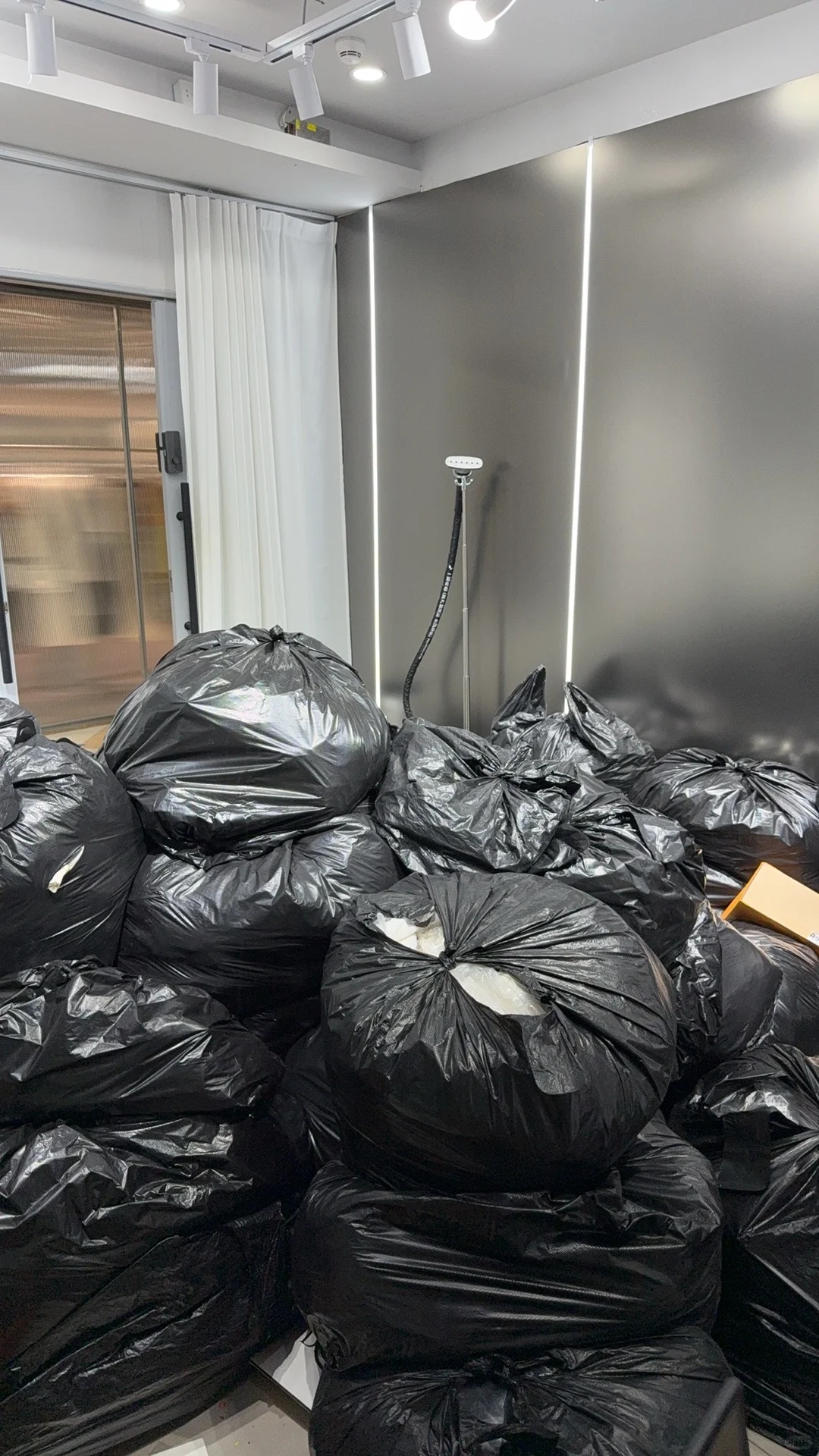 做女装直播的,你赚到钱了吗?撒谎胖20斤