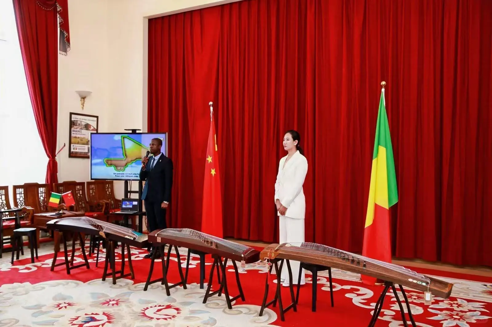 ❗️马里大使馆活动，实习生助力沟通