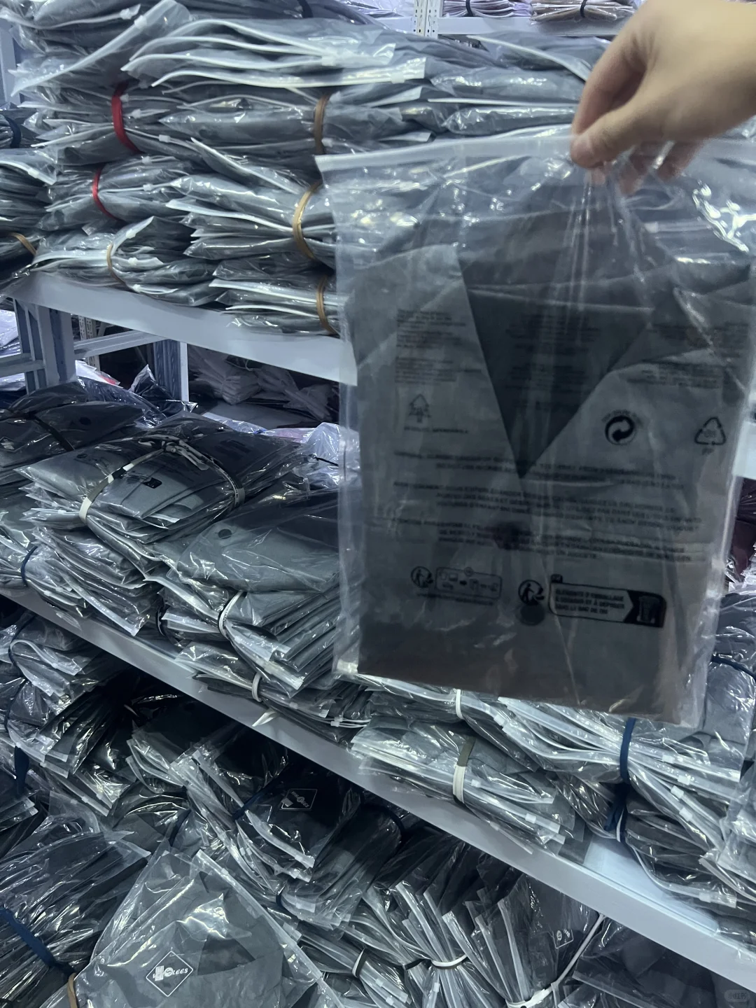 现在做跨境服装还能不能赚钱？