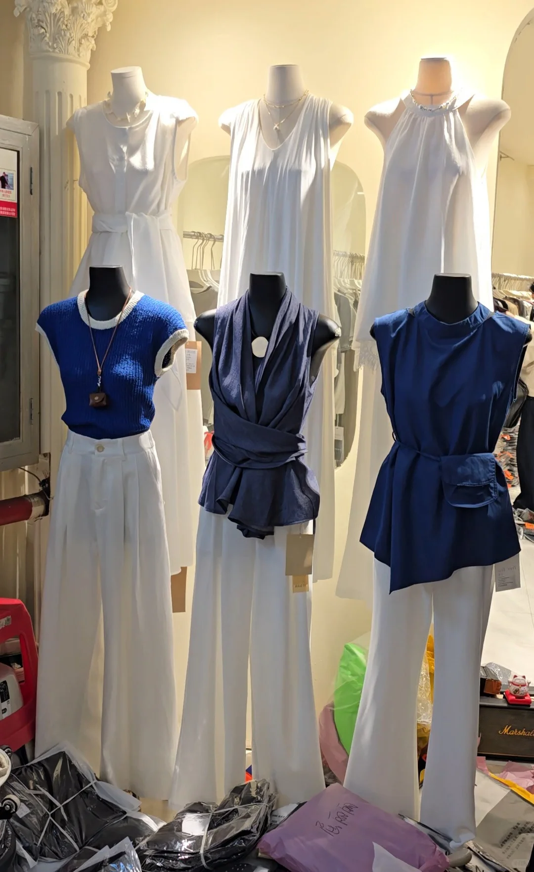 00后男生跨界创业女装批发店