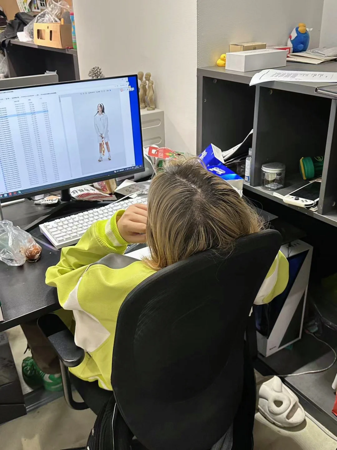 服装公司的视觉部是需要五颜六色才能进吗