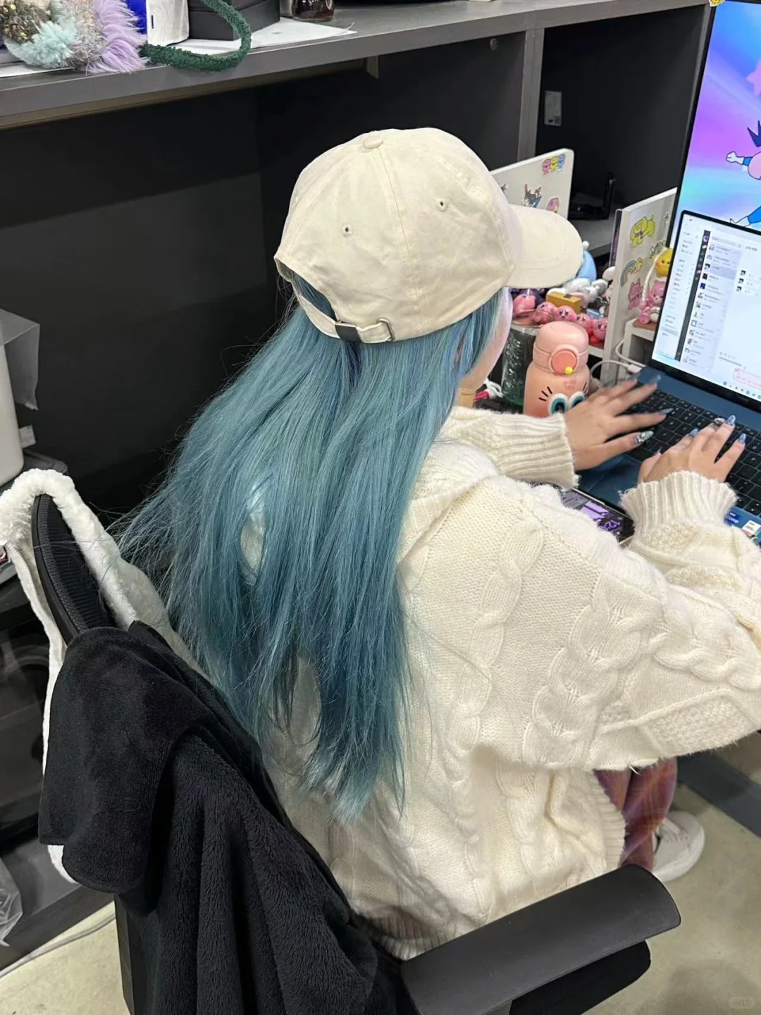 服装公司的视觉部是需要五颜六色才能进吗