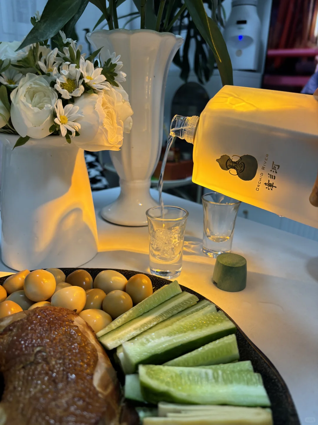 周四晚，此刻。