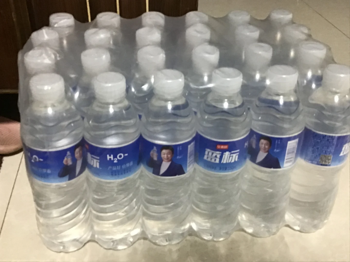 一杯奶茶的价钱比一箱水还贵