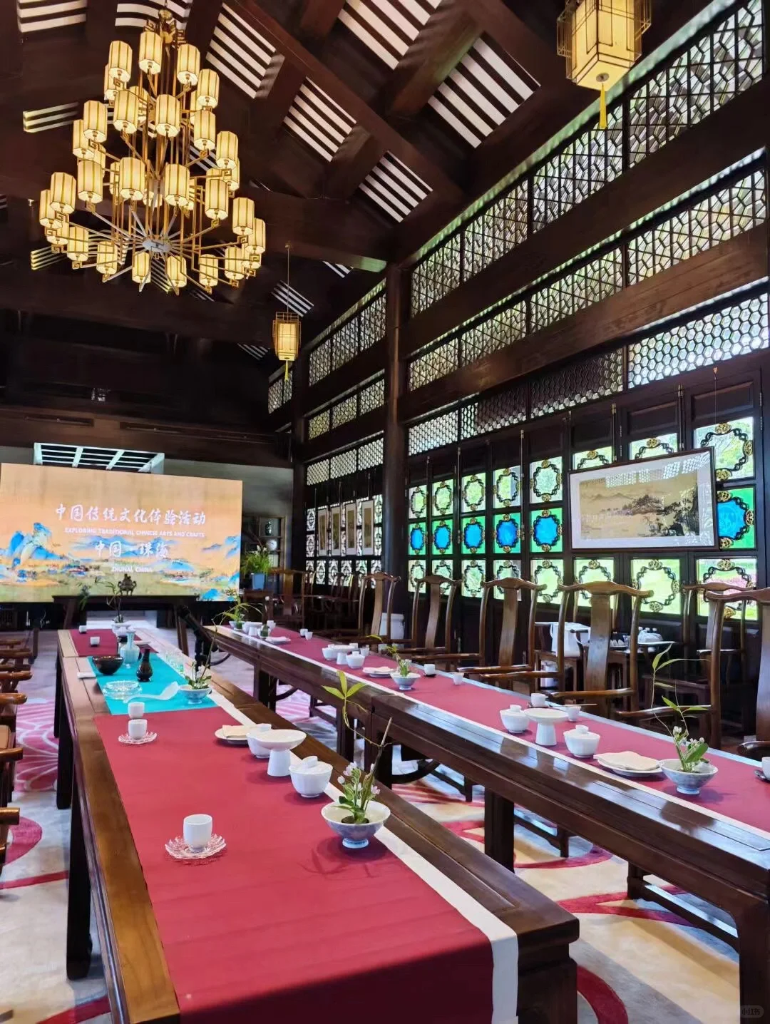 中东外宾，叹赏中国传统文化艺术！