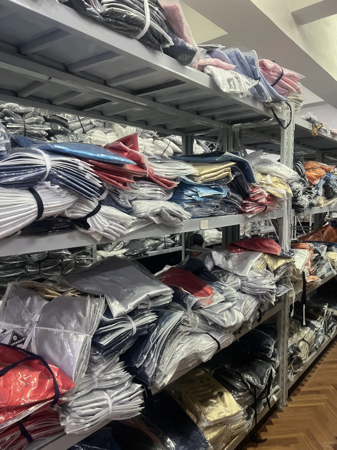 现在做跨境服装还能不能赚钱？