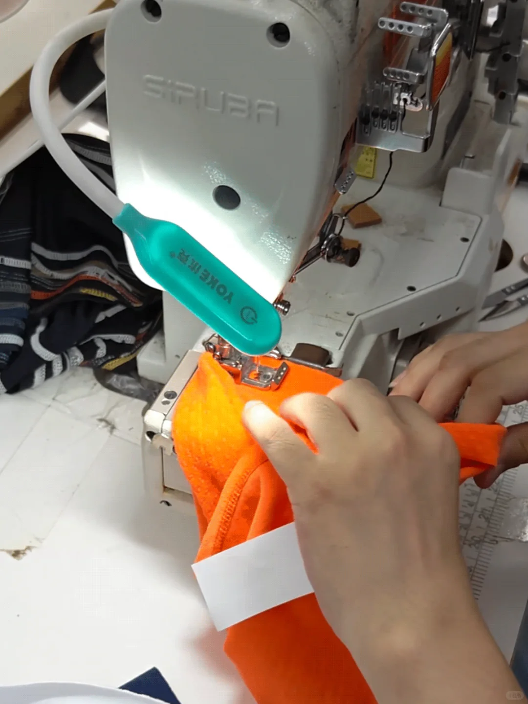 凌晨三点的打版室✂️｜设计师边哭边改稿