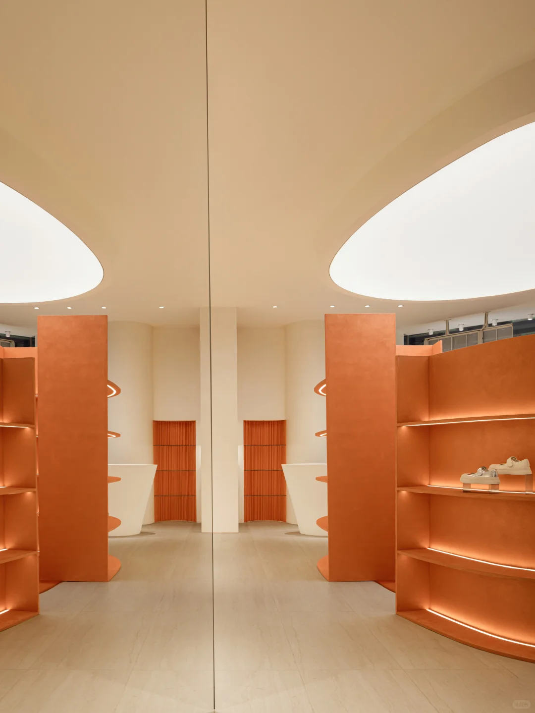 我们在南京德基落地作品：苏茵茵华南首店