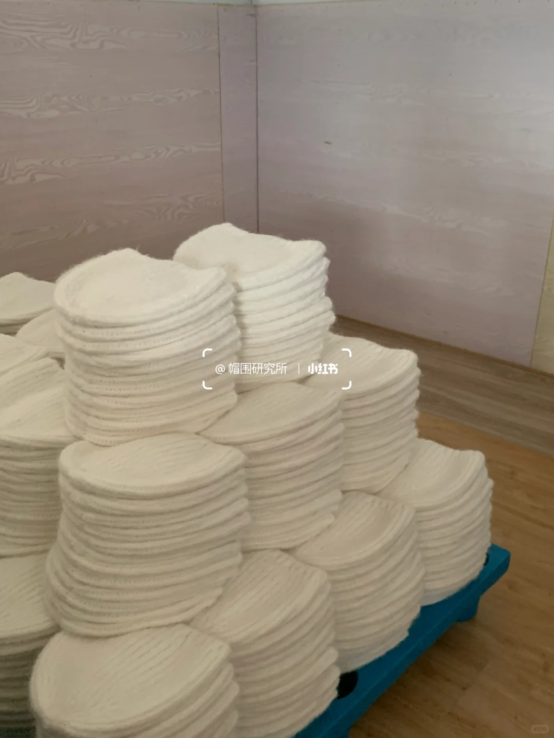 工厂出货实拍｜25年专业帽围手套工厂?