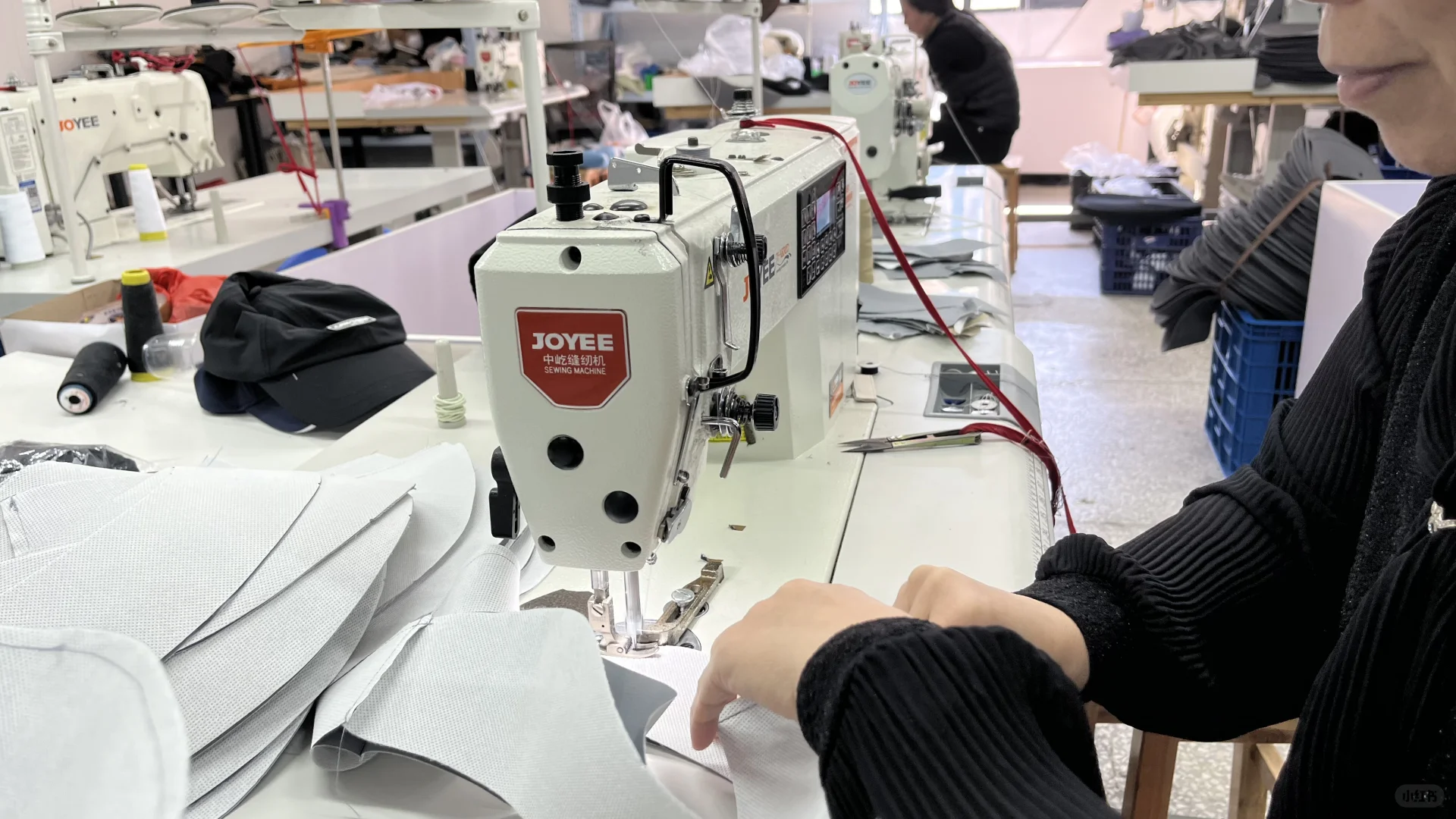 ?‍♀️70后老阿姨退休创业｜开了个帽子厂?