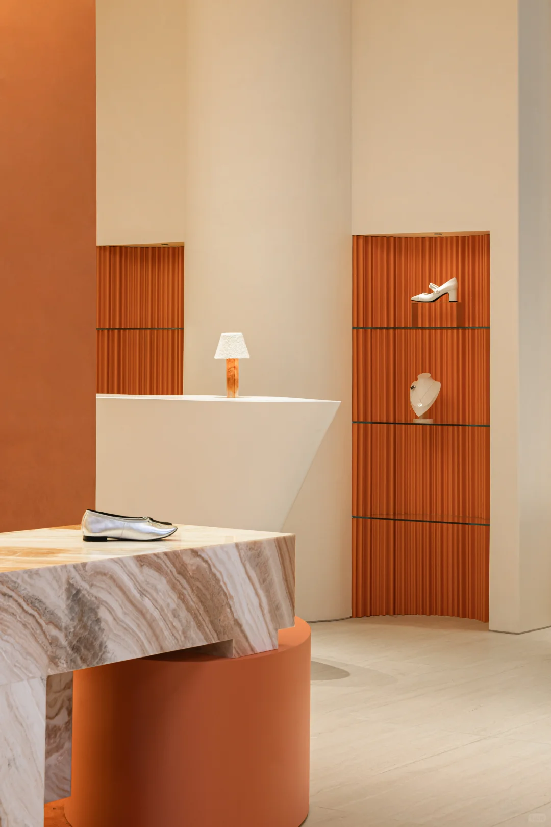 我们在南京德基落地作品：苏茵茵华南首店