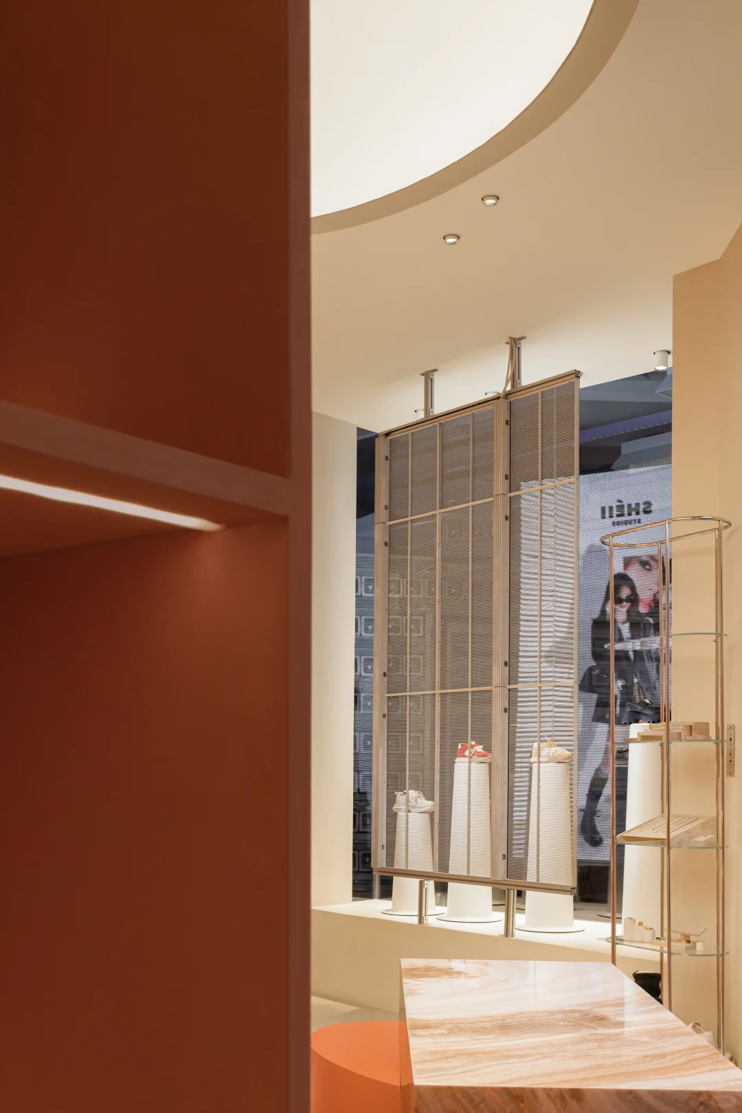 我们在南京德基落地作品：苏茵茵华南首店