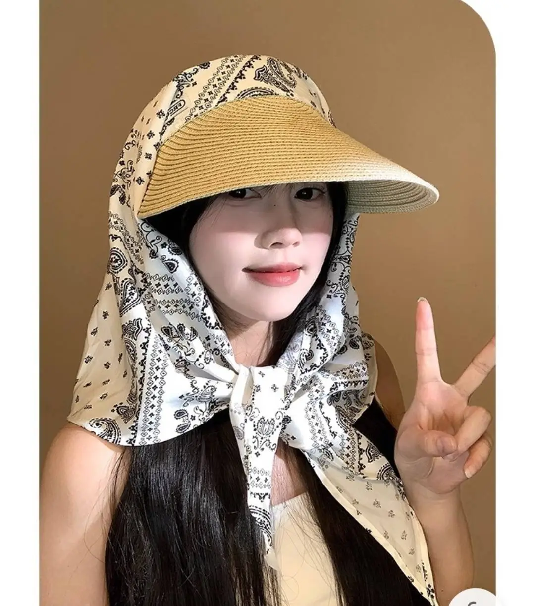 拿捏夏日松弛感，一顶草帽就够了