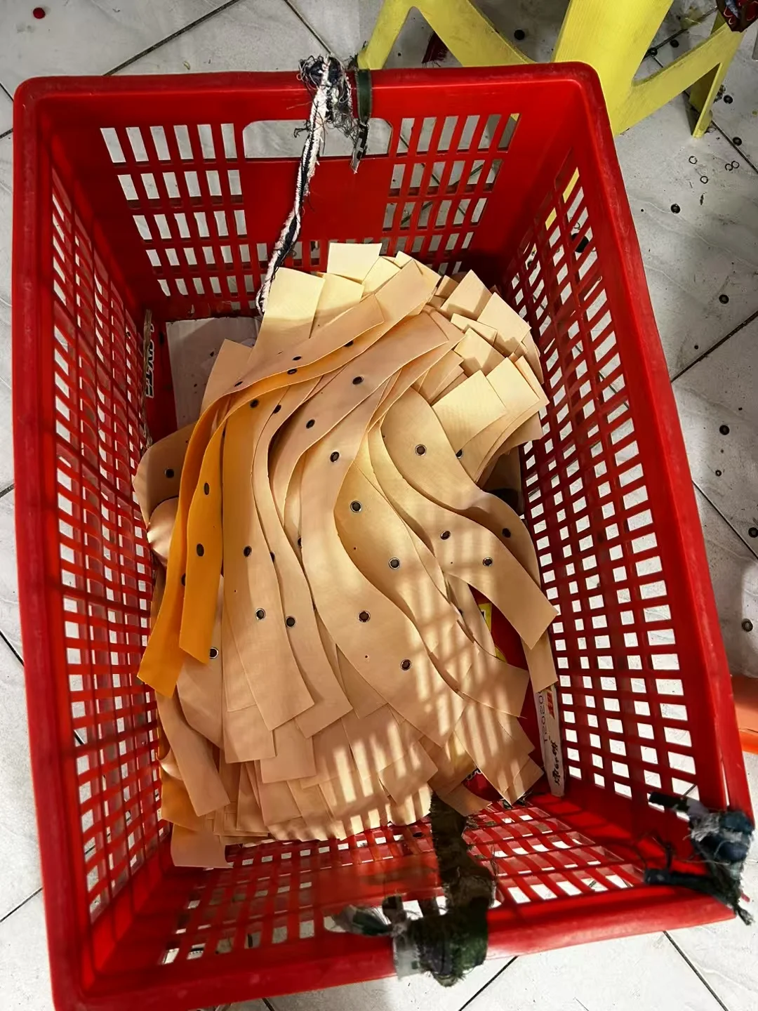 帽子工厂正常工作出货中